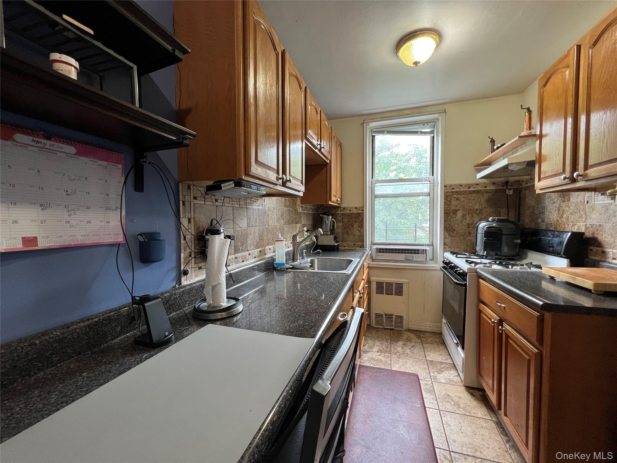 1425 Thieriot Avenue 4n Property Photo 3