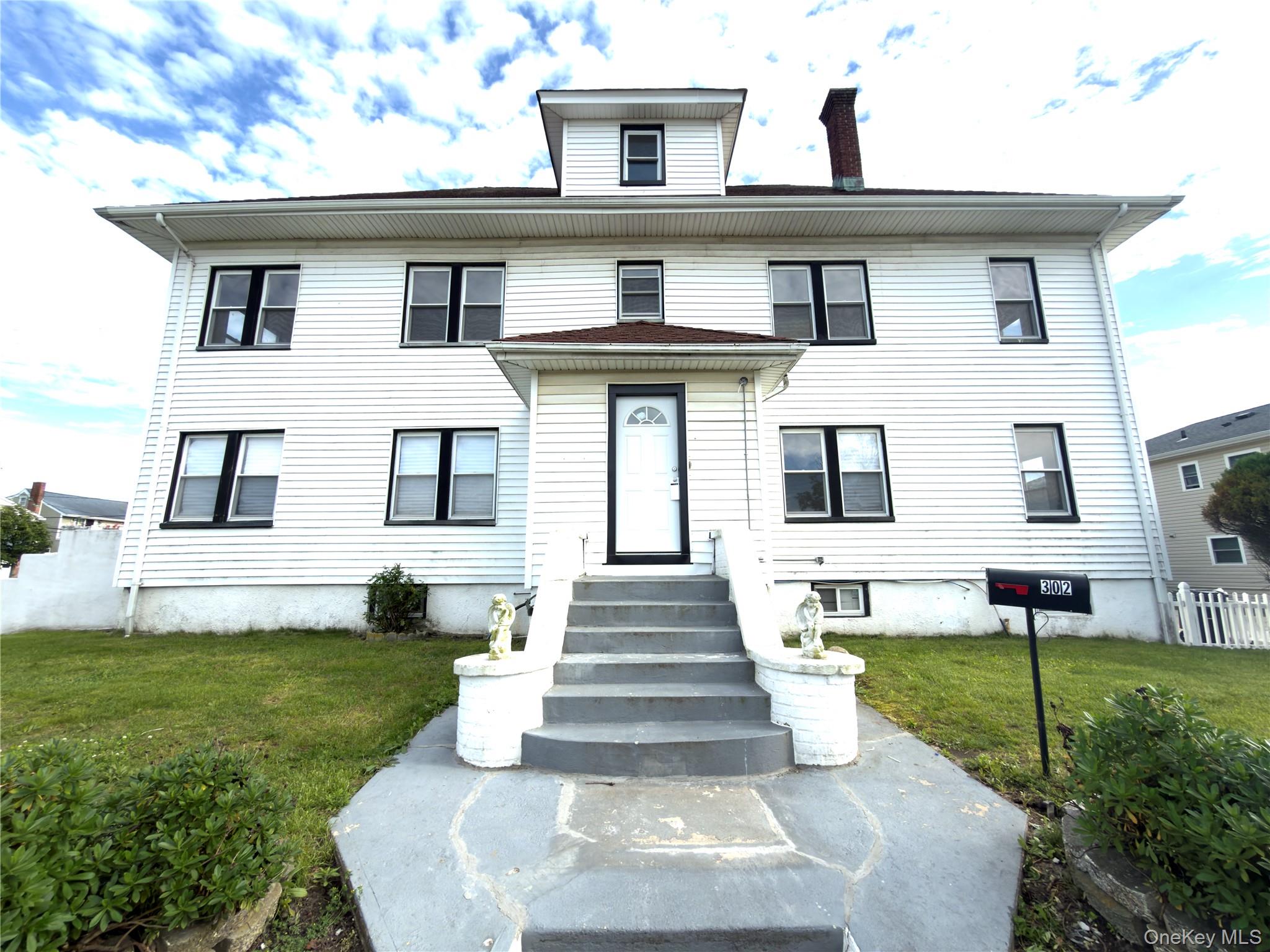 517 Laurelton Blvd Property Photo 1