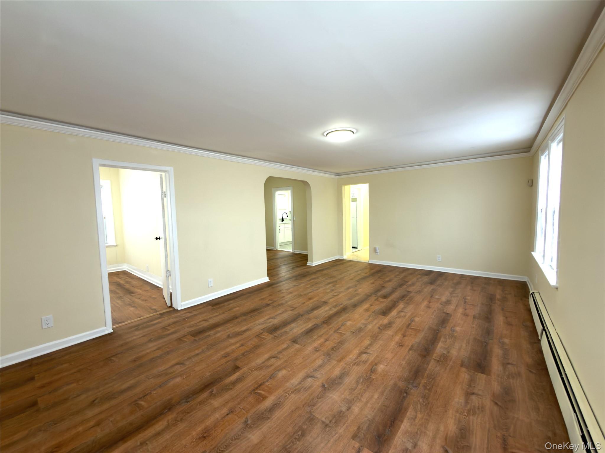 517 Laurelton Blvd Property Photo 9