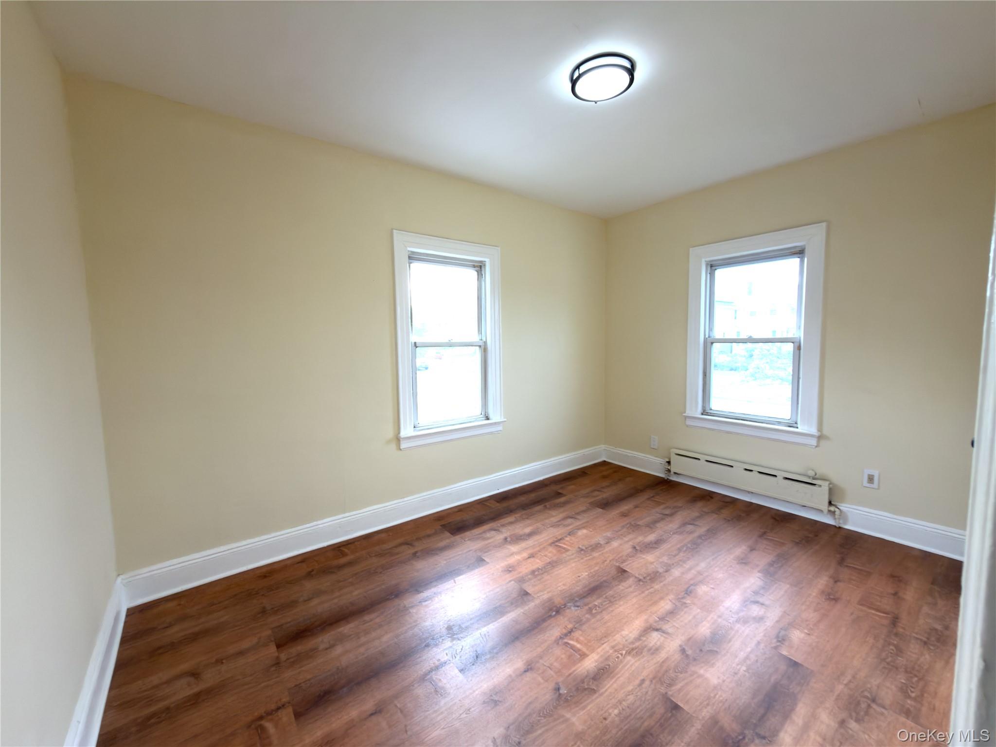517 Laurelton Blvd Property Photo 17