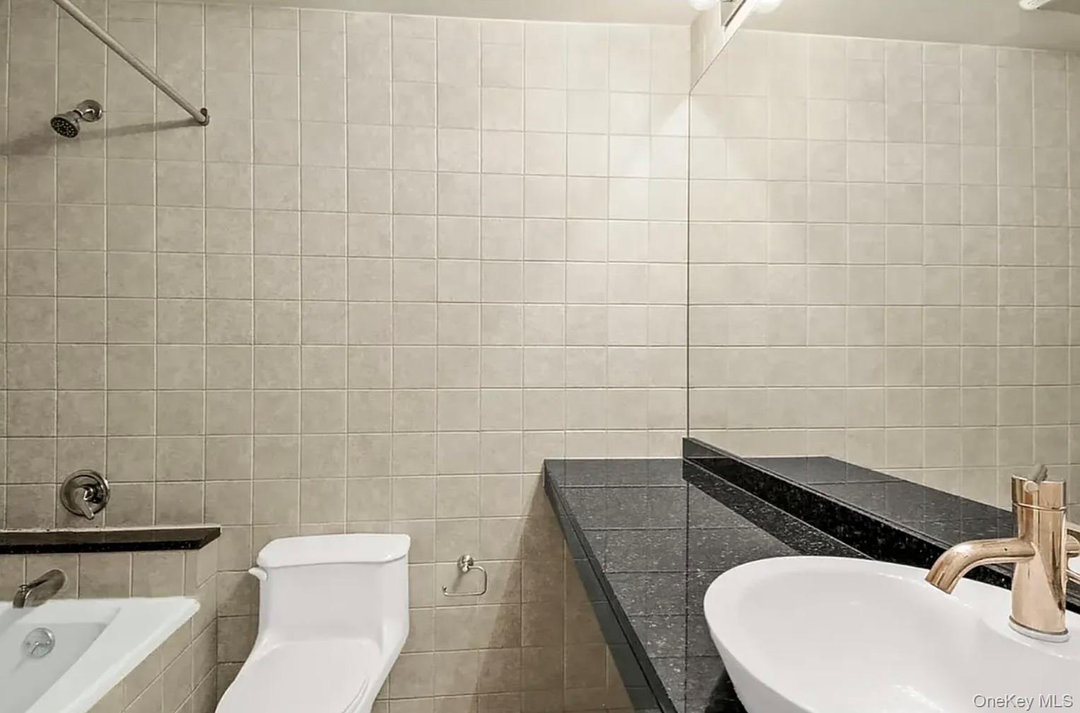 176 Johnson Street 7h Property Photo 7