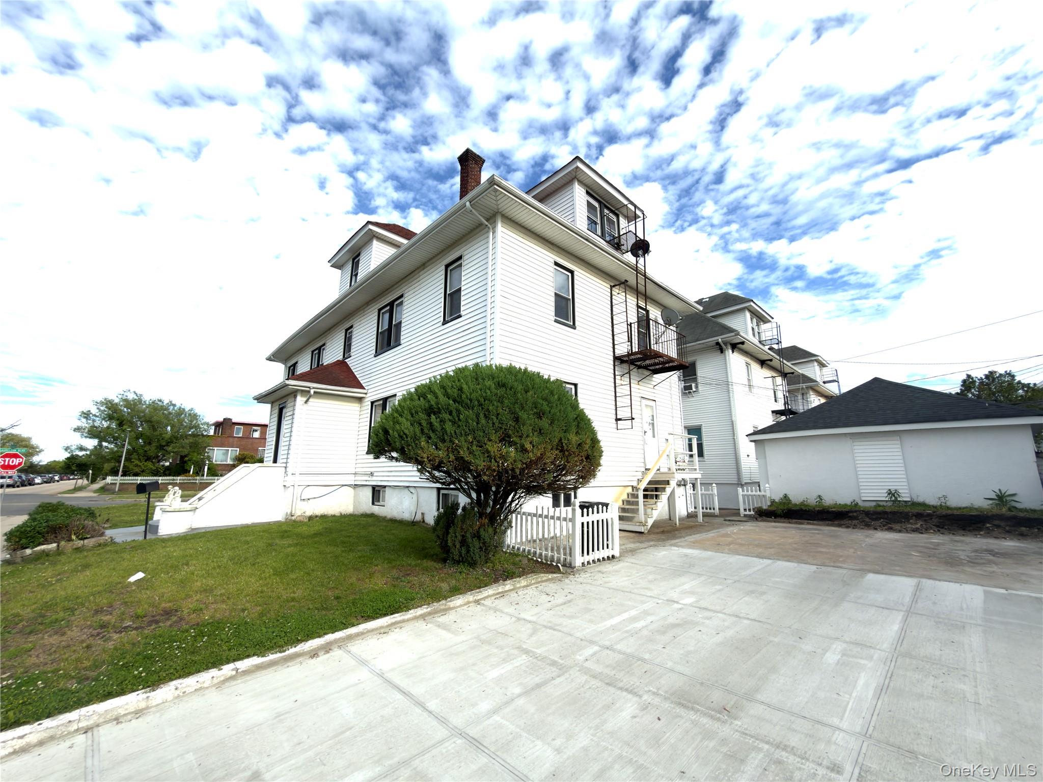 302 West Hudson Property Photo 5