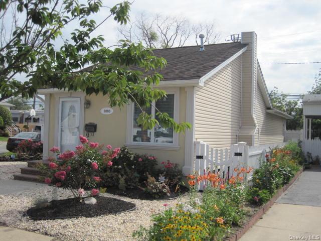 3093 Royal Avenue Property Photo 1