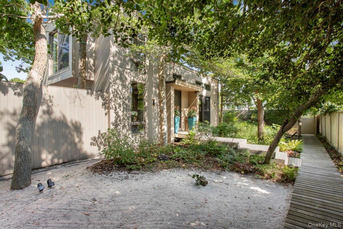605 Shore Walk Property Photo 2