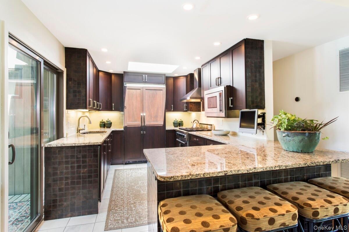 605 Shore Walk Property Photo 4