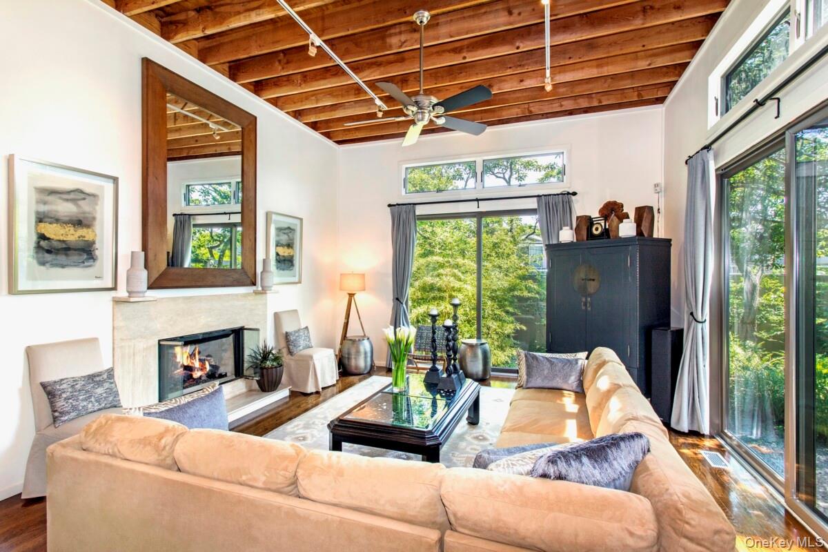 605 Shore Walk Property Photo 5