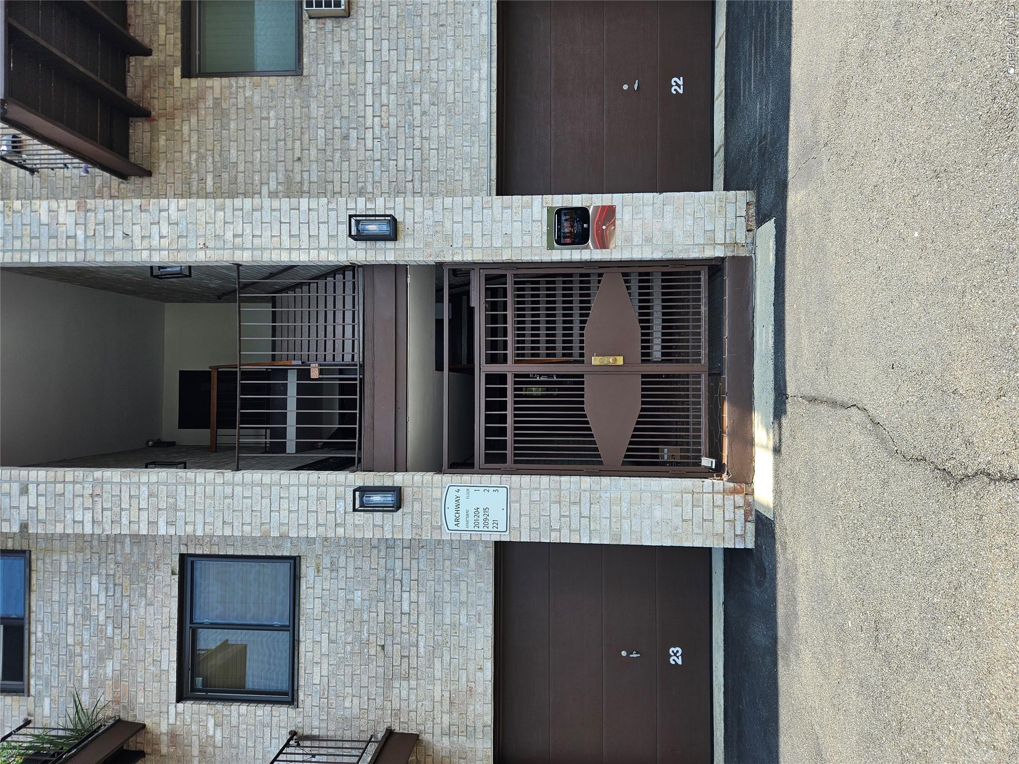 89 N Broadway 221 Property Photo 2