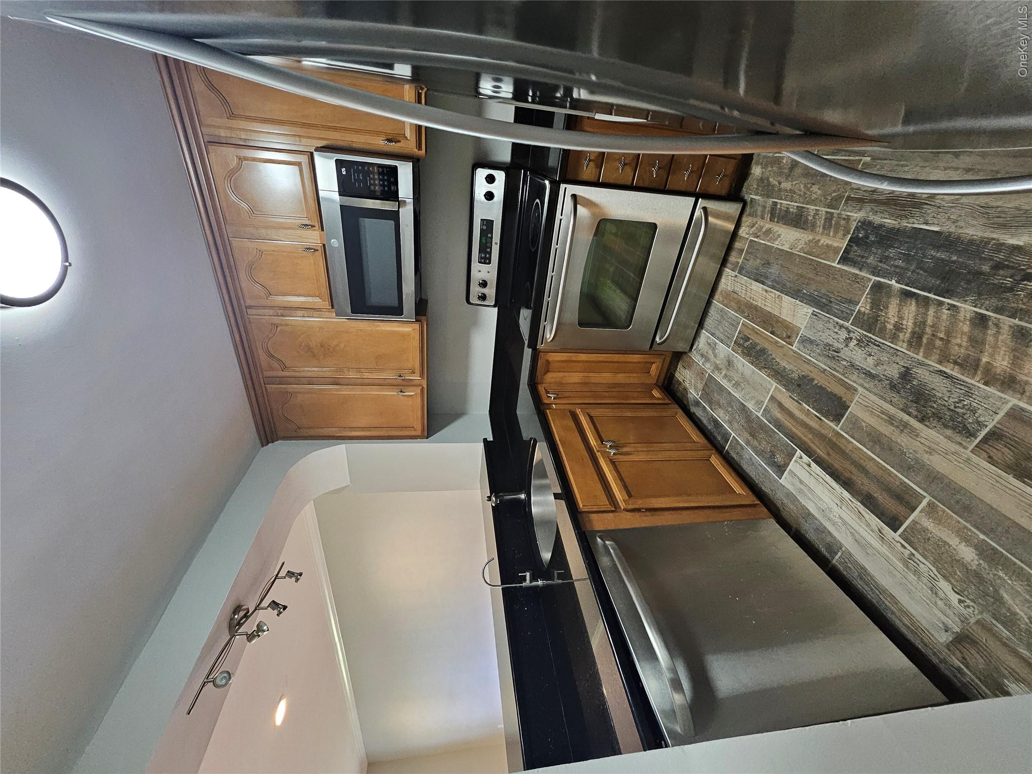 89 N Broadway 221 Property Photo 11
