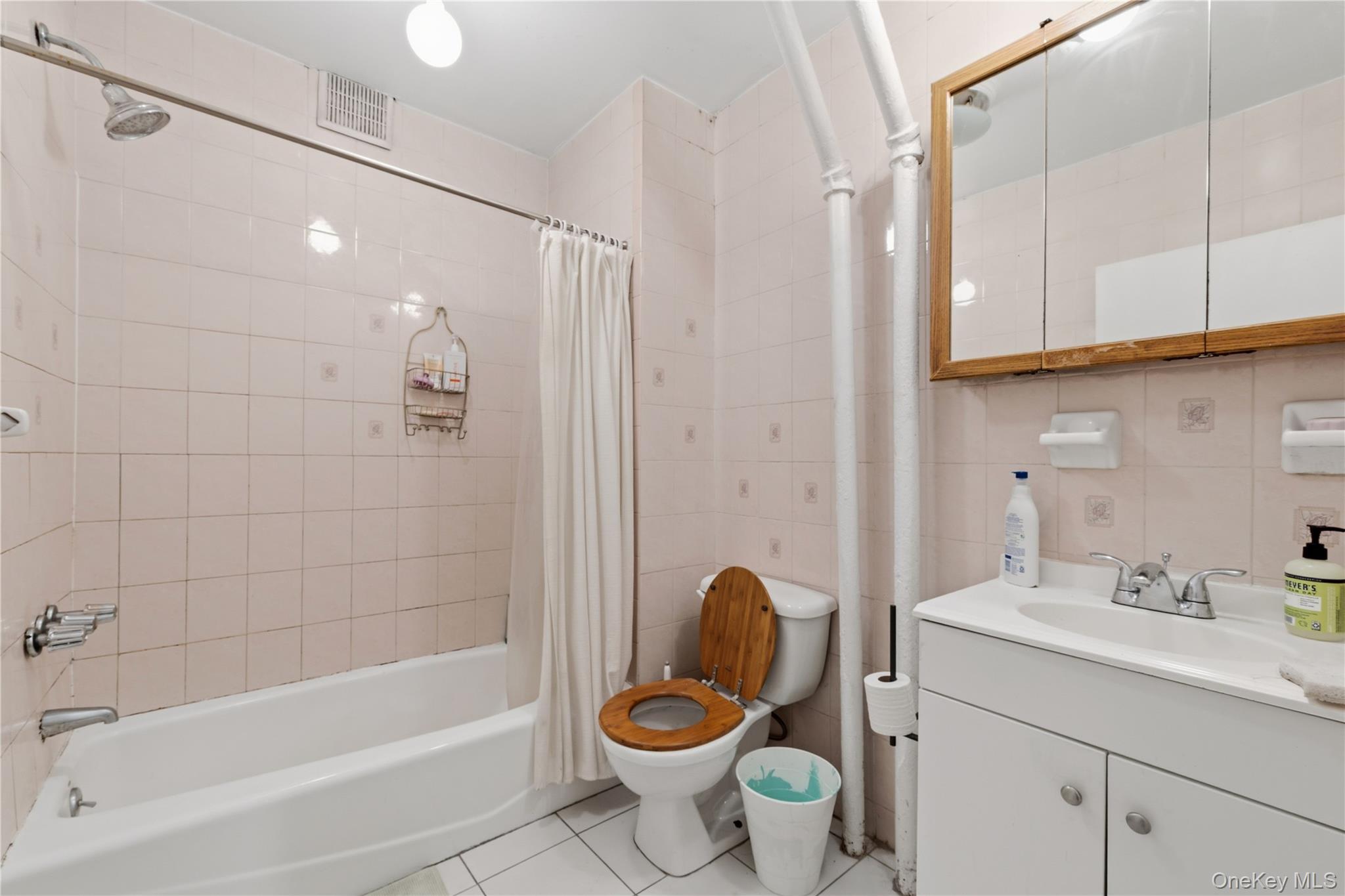 977 Lorimer Street Property Photo 15