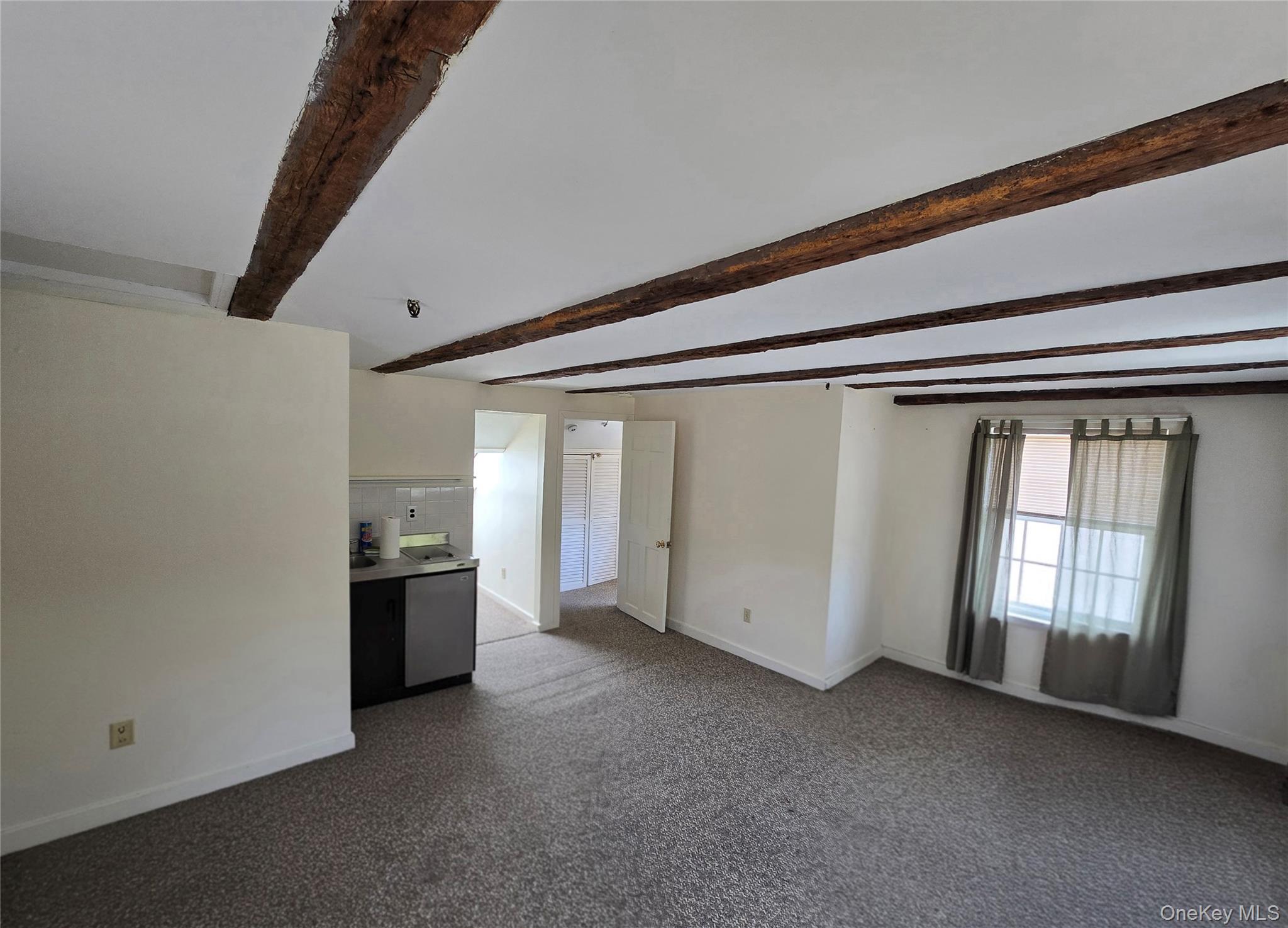 118 W Broadway Property Photo 7