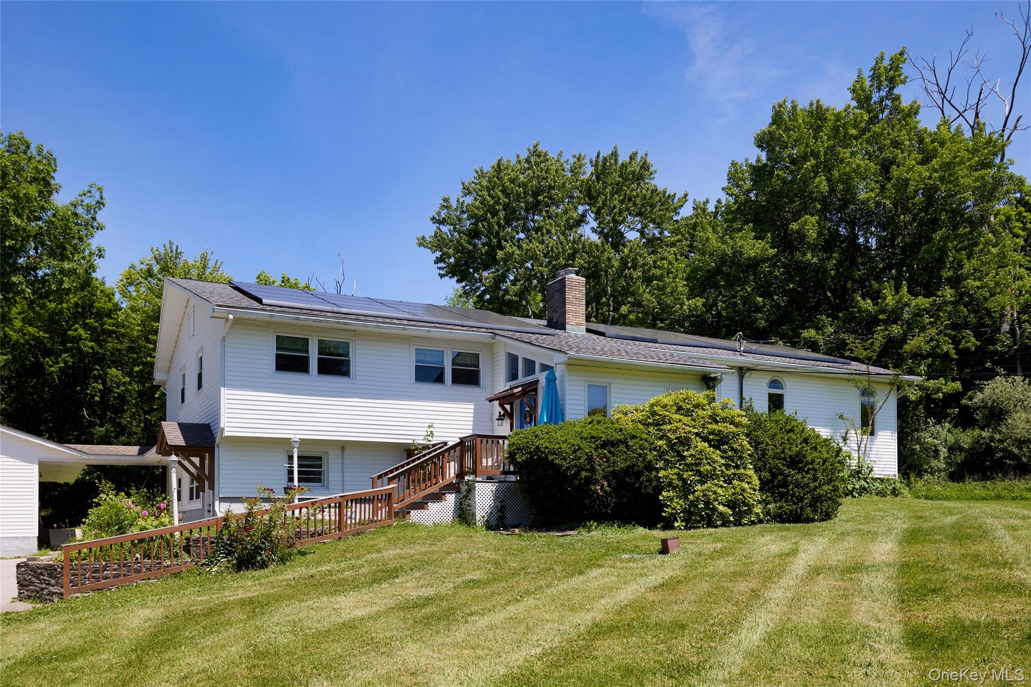 17 Derick Drive Property Photo 3