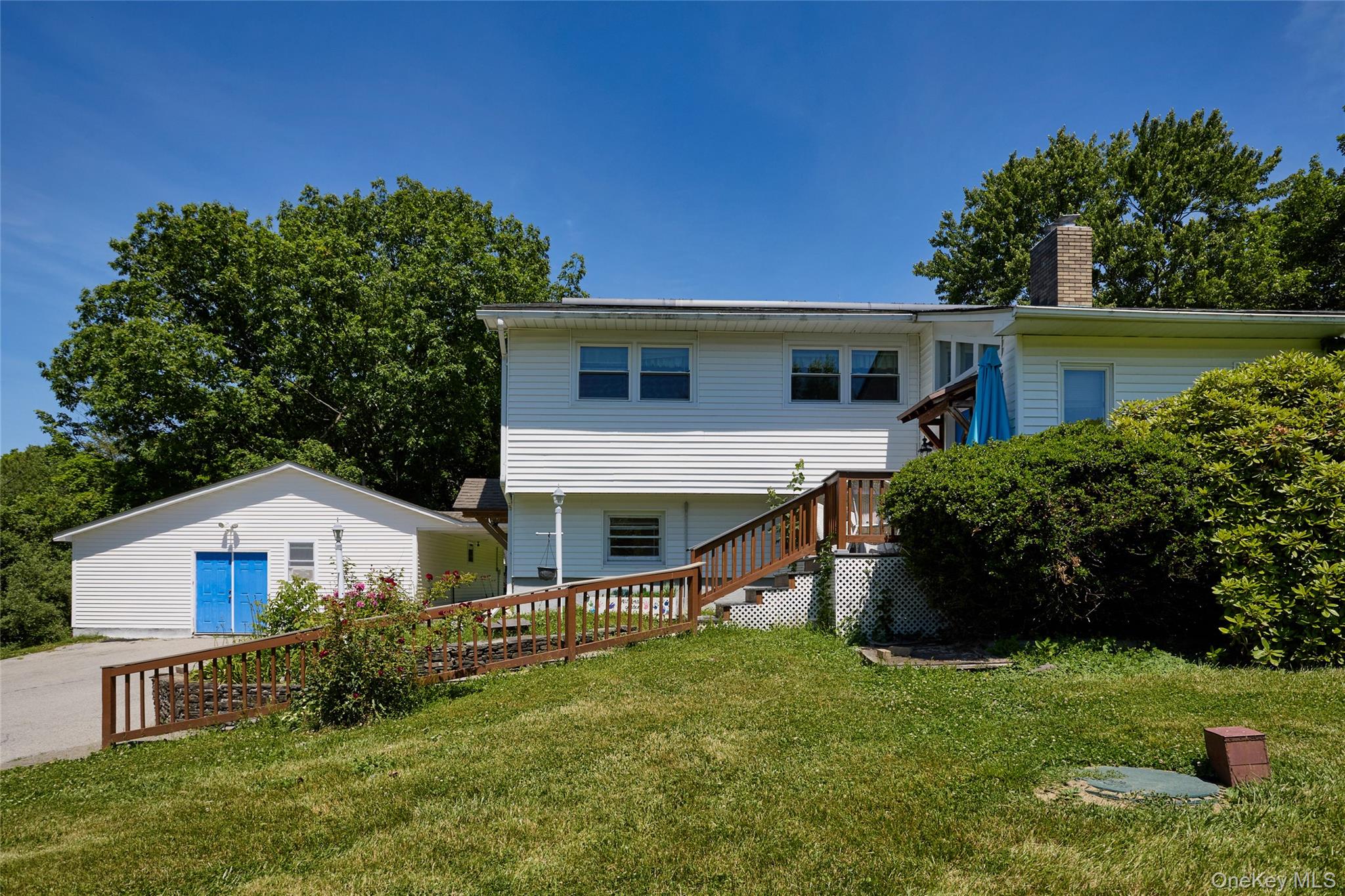 17 Derick Drive Property Photo 4