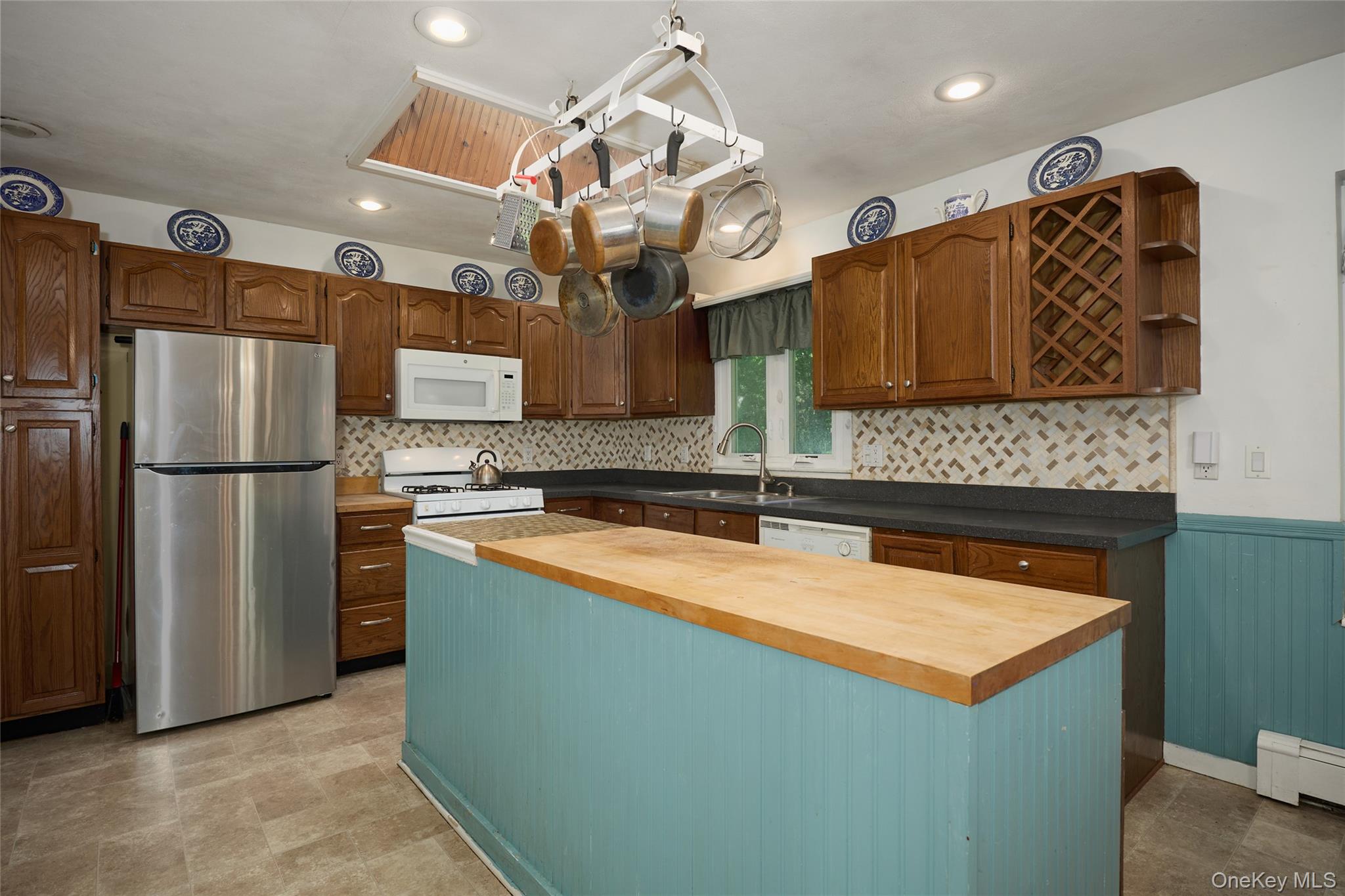 17 Derick Drive Property Photo 9