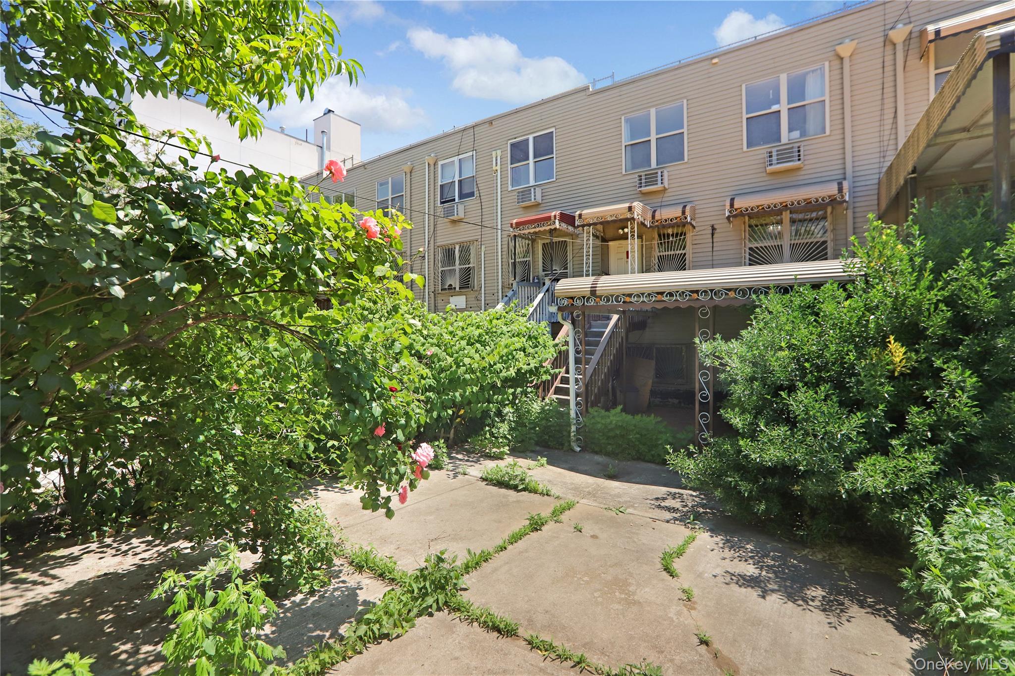 1471 Gates Avenue Property Photo 13