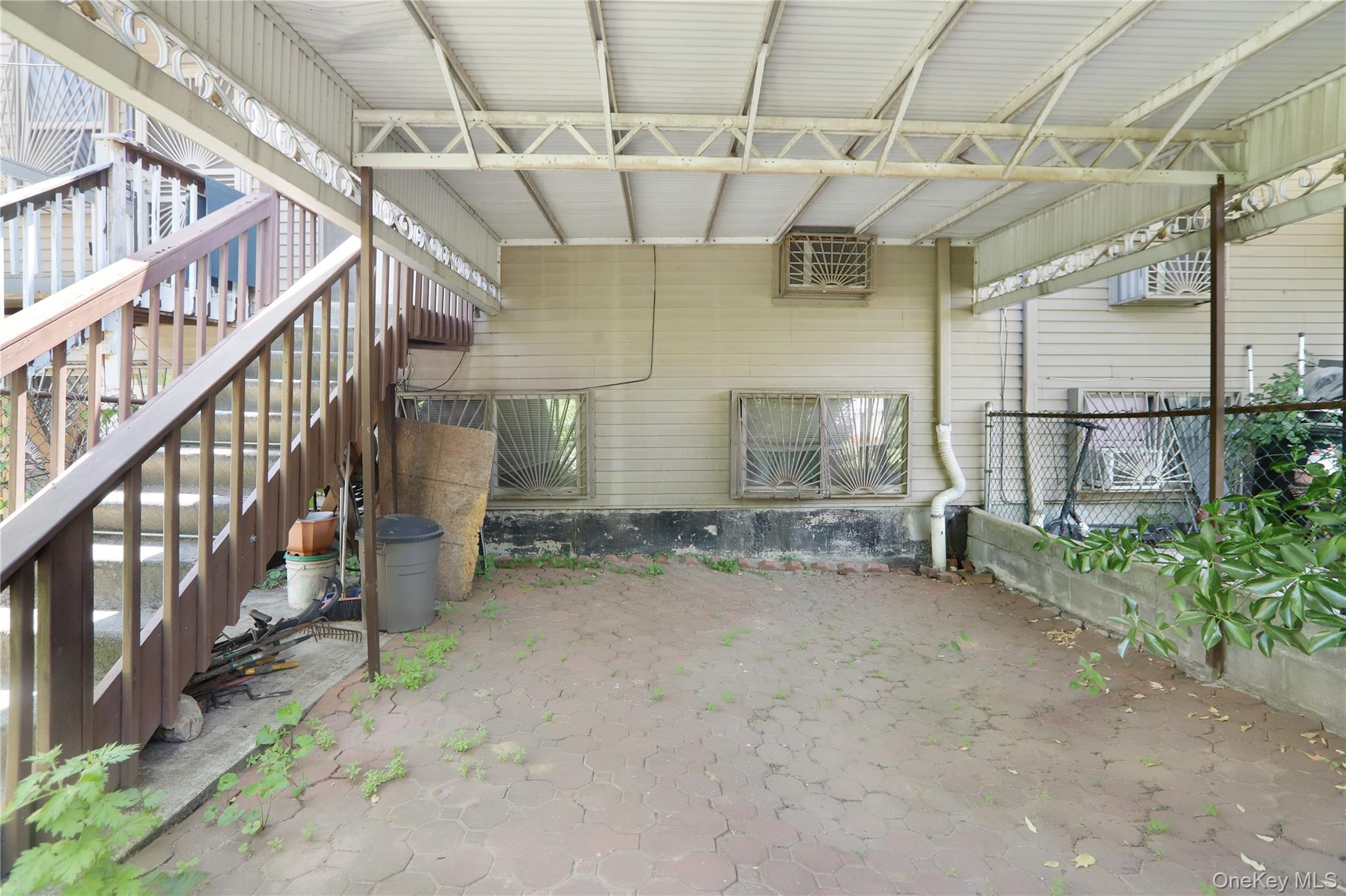 1471 Gates Avenue Property Photo 14