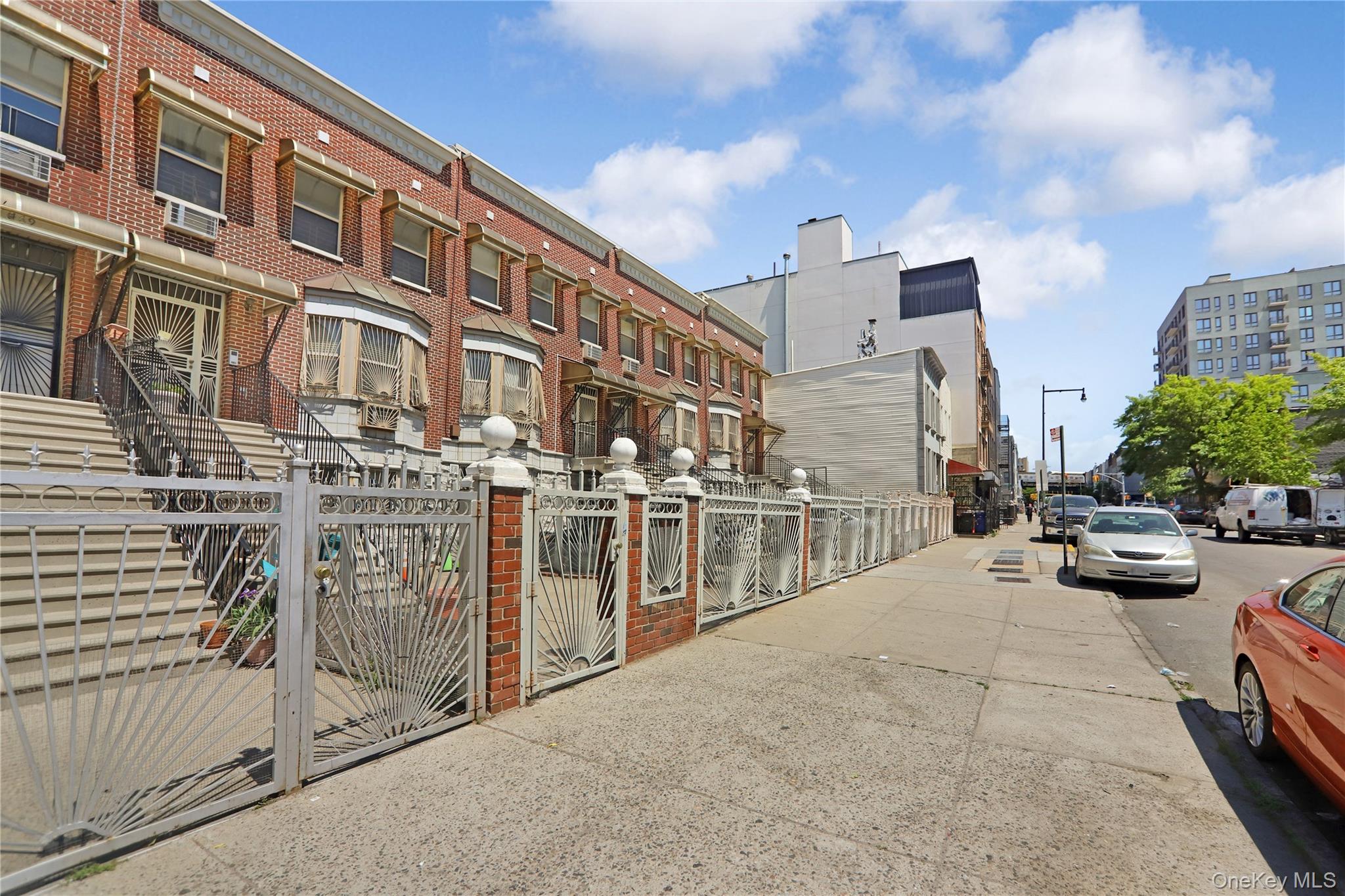 1471 Gates Avenue Property Photo 15