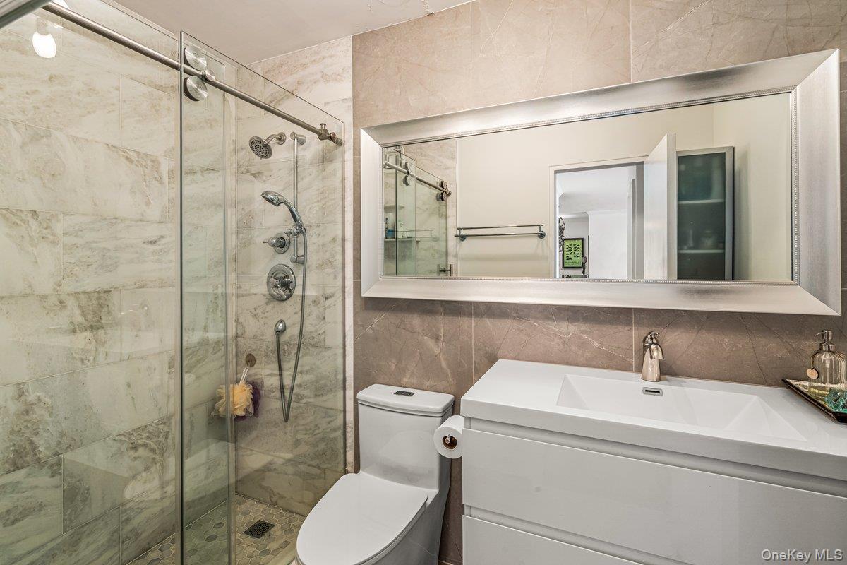 166-25 Powells Cove Boulevard 15j Property Photo 22