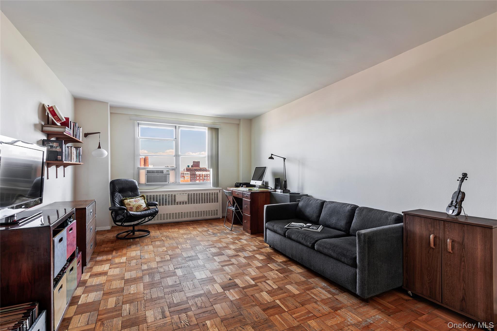 3935 Blackstone Avenue 10c Property Photo 6