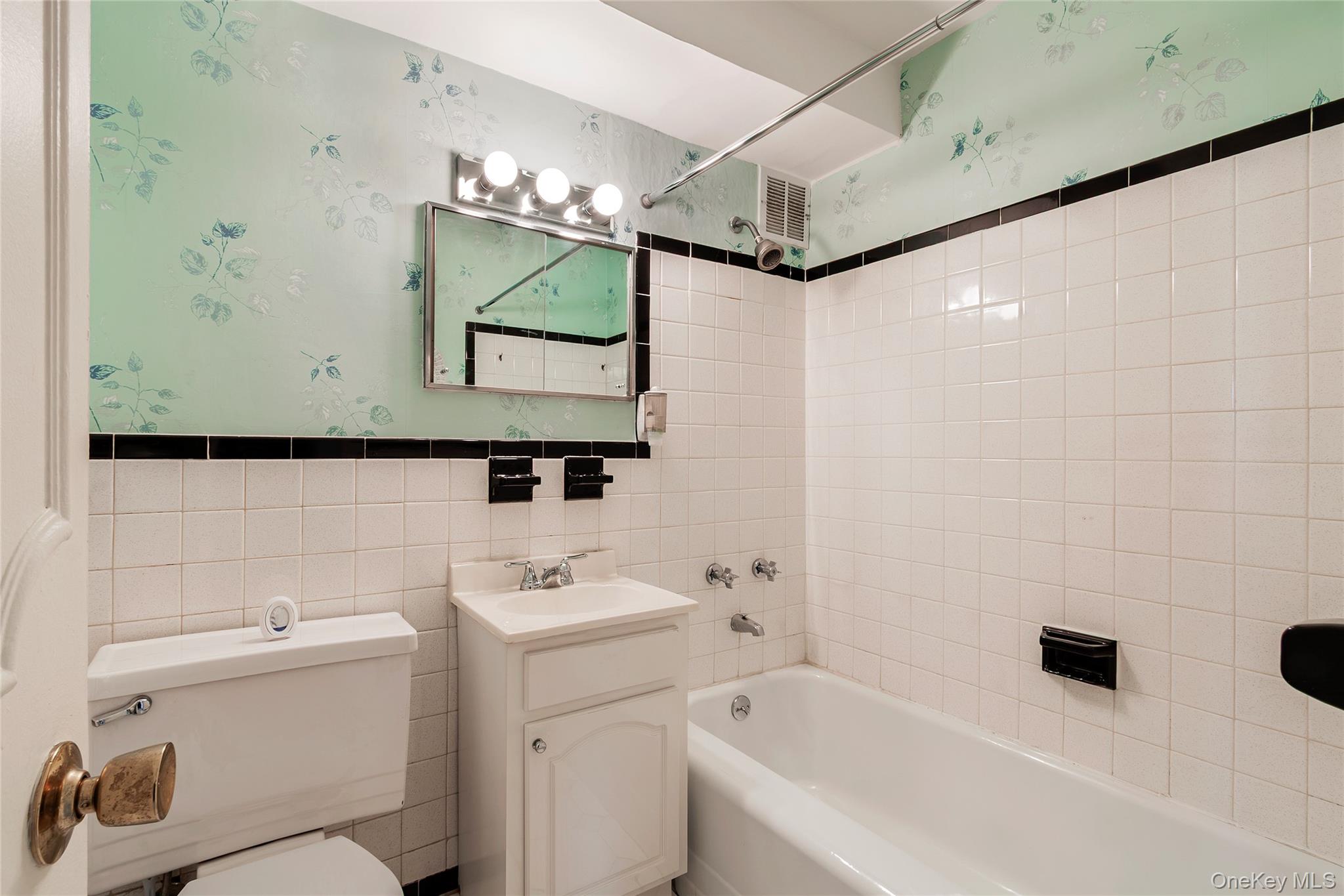 3935 Blackstone Avenue 10c Property Photo 8