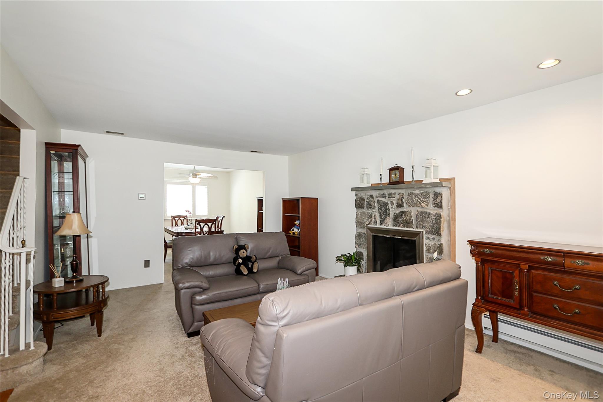 4 Quincy Lane Property Photo 6