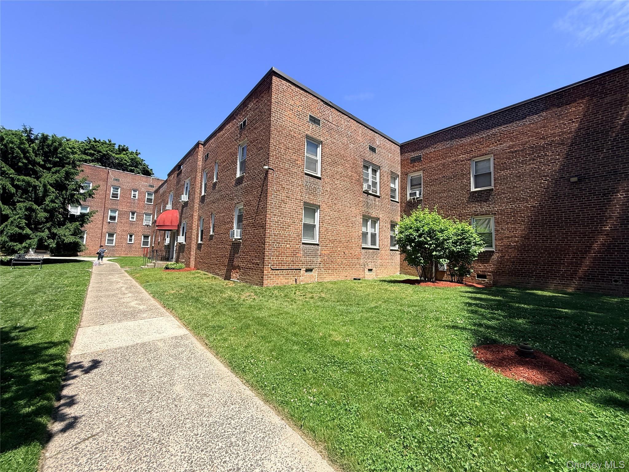 1555 Central Park Avenue H2 Property Photo 4