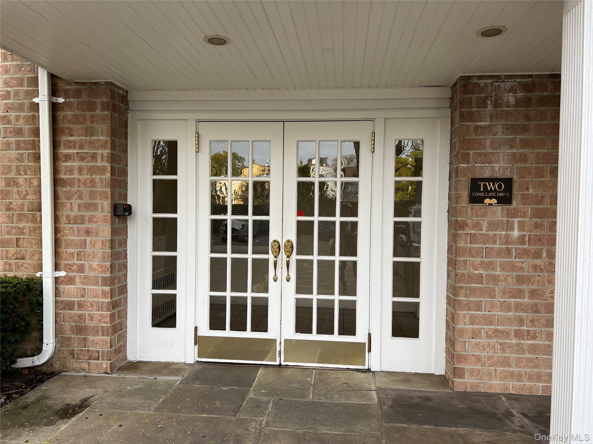 2 Consulate Drive 1-a Property Photo 3