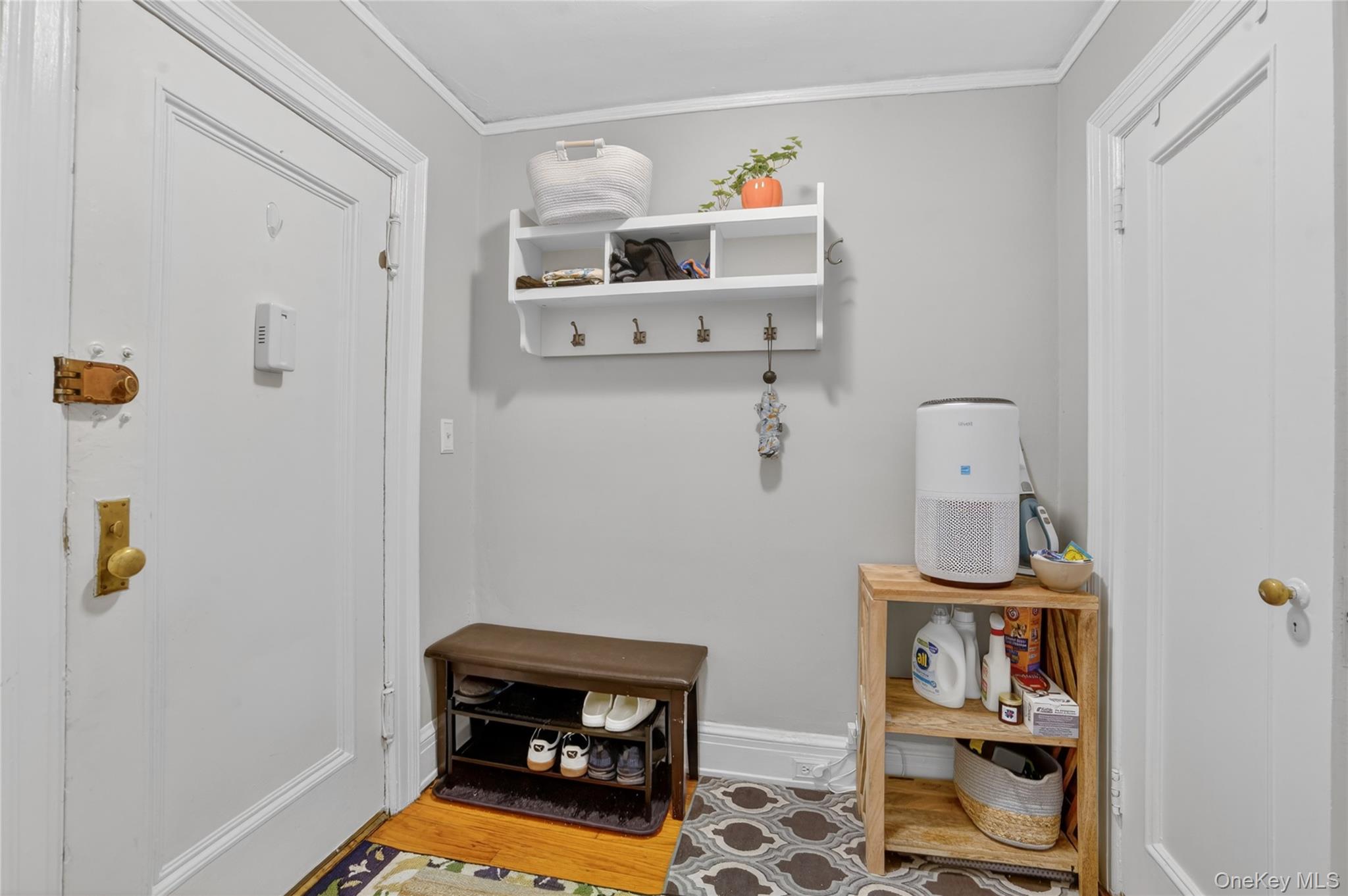 42 Pondfield Road 4f Property Photo 4