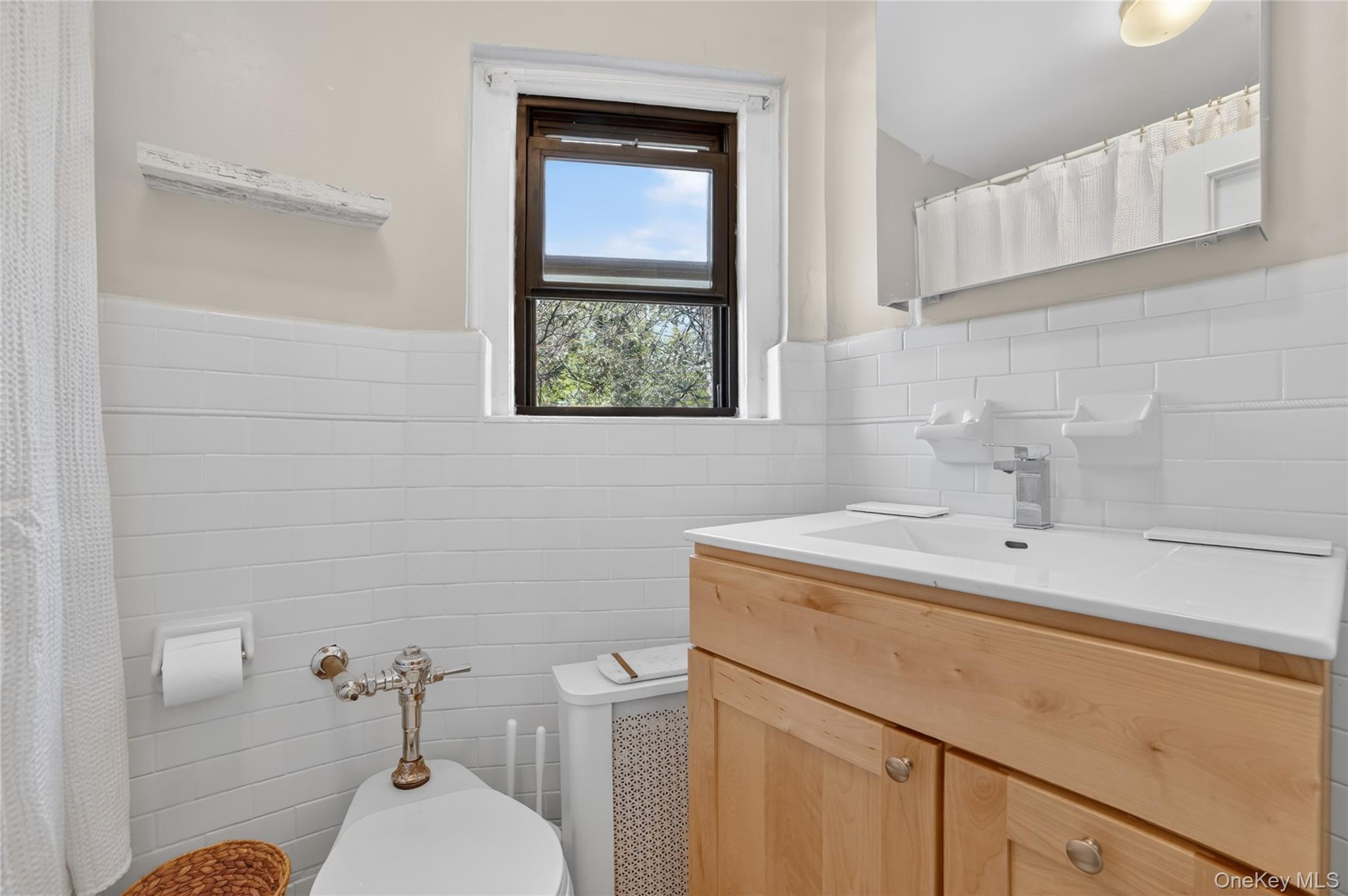 42 Pondfield Road 4f Property Photo 25