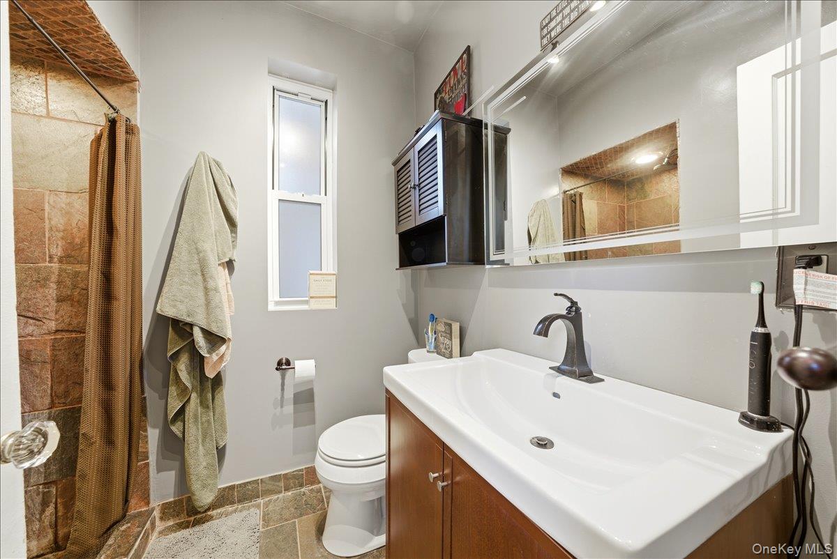 1468 Midland Avenue 1a Property Photo 11