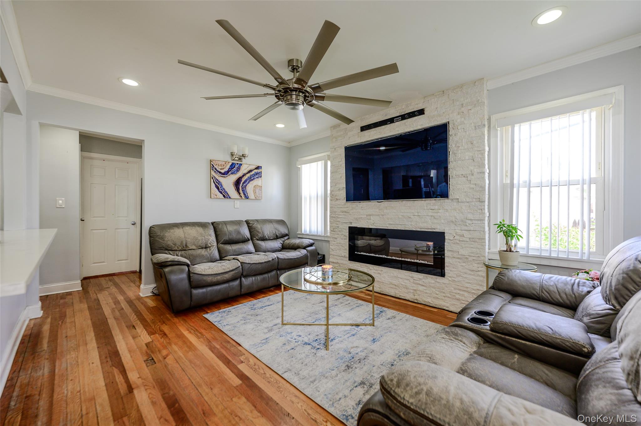 58 N Montgomery Street Property Photo 2
