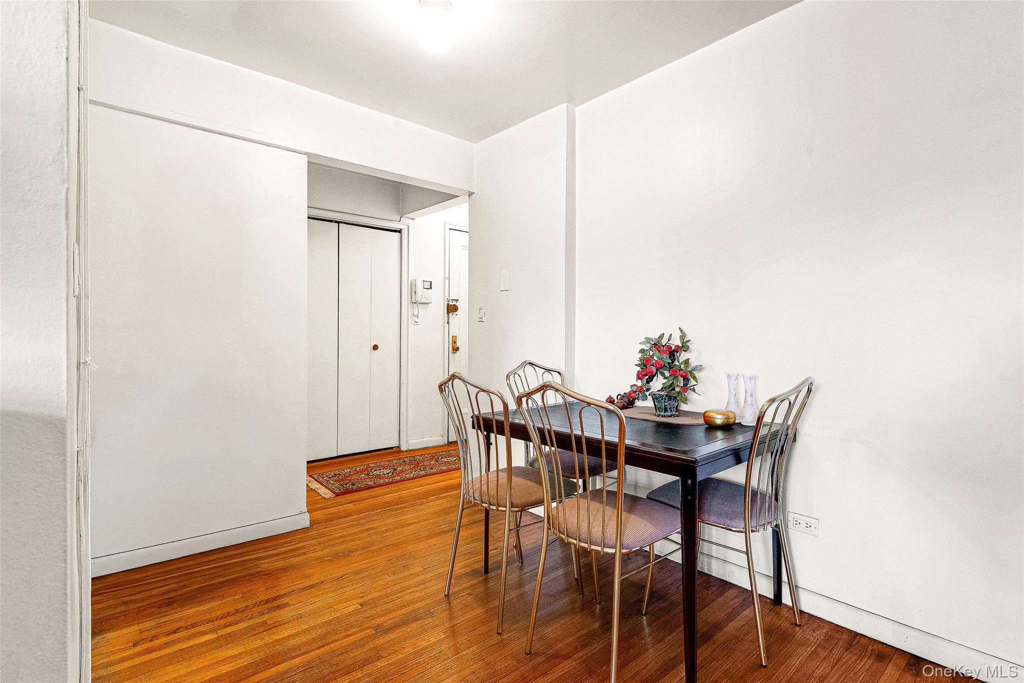 73-44 Austin Street 5/s Property Photo 4