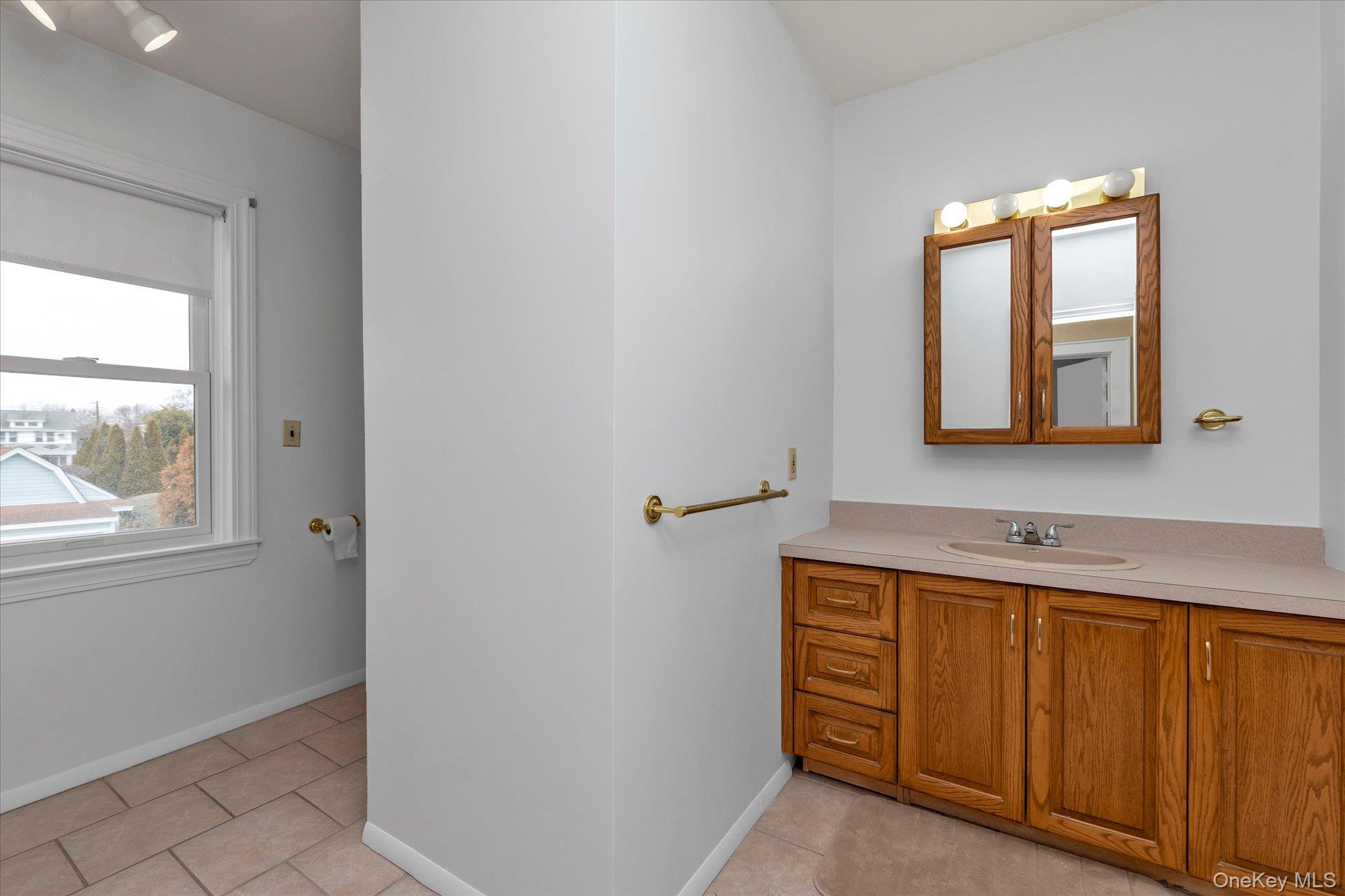 23 Thompson Place 2 Property Photo 6