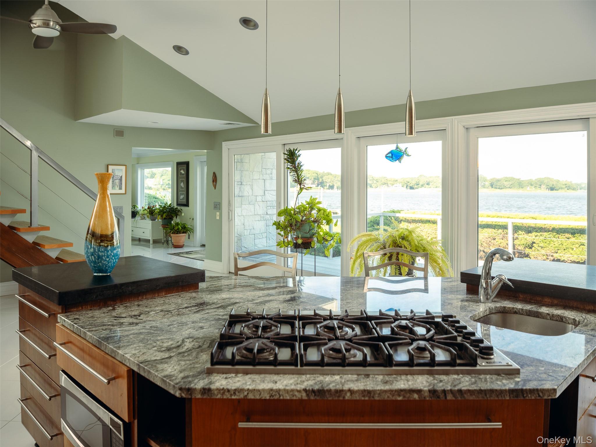 144 Crystal Beach Boulevard Property Photo 12