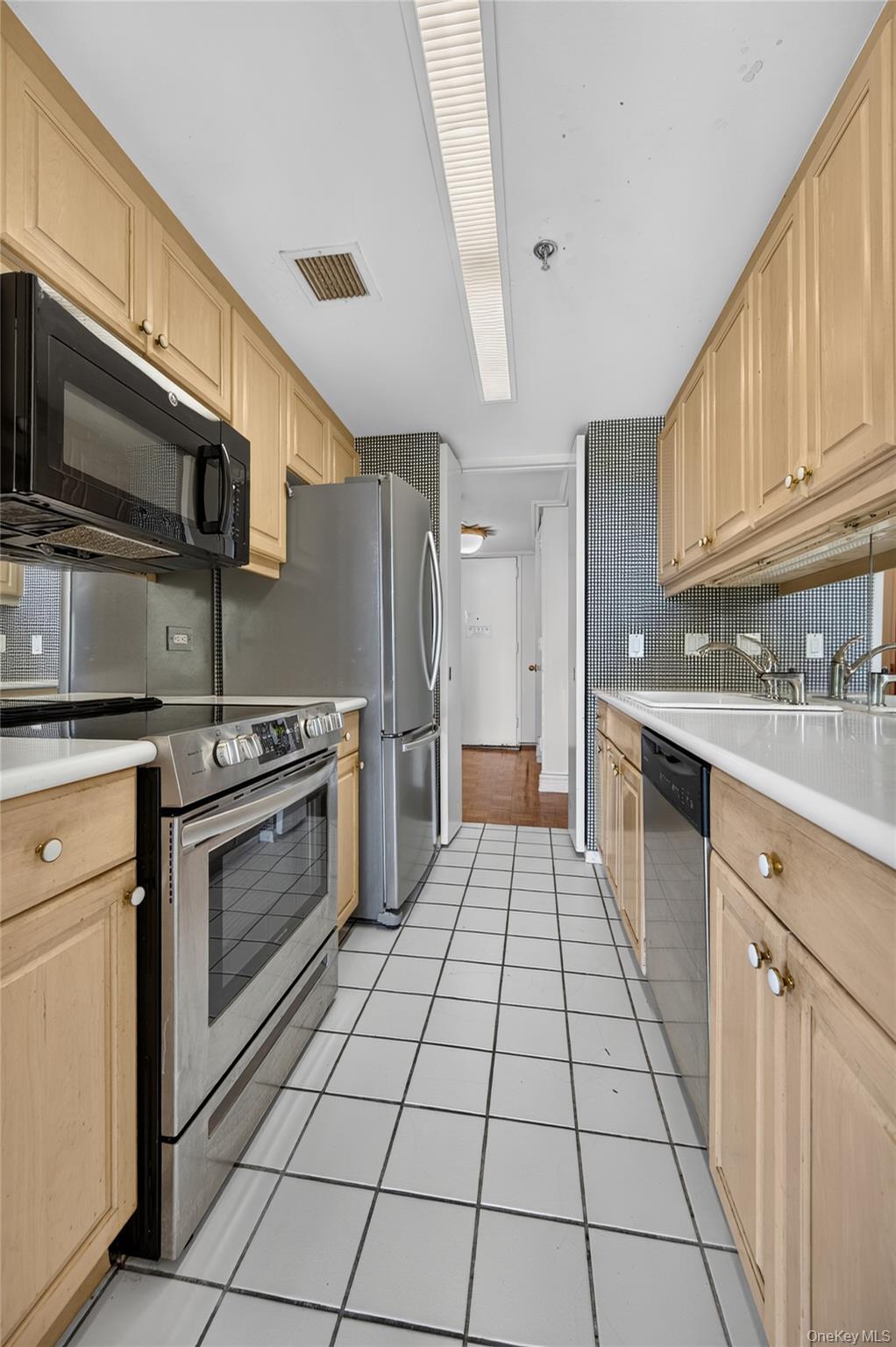 111 Cherry Valley Avenue 304 Property Photo 16