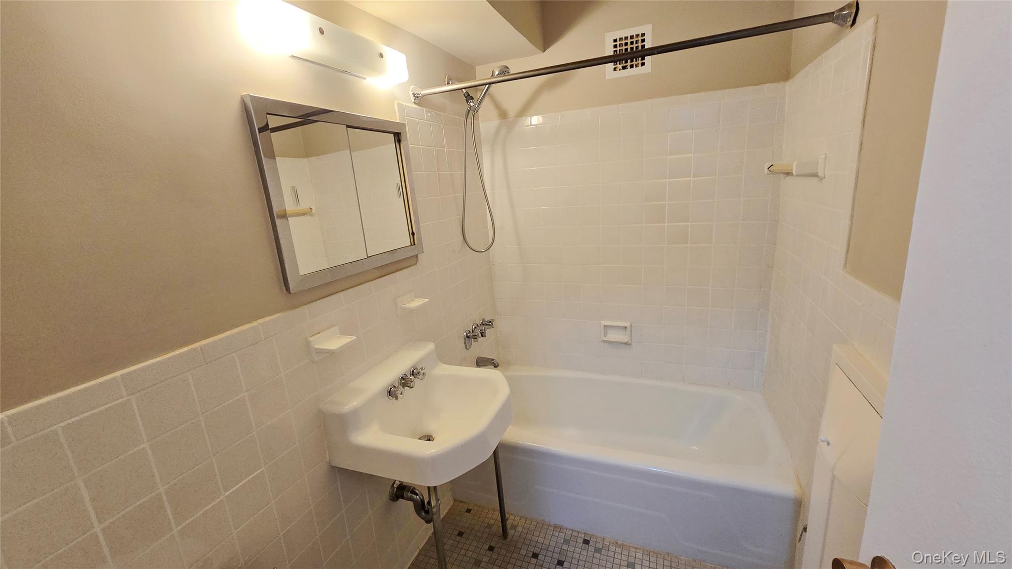 8900 170 Street 1n Property Photo 9