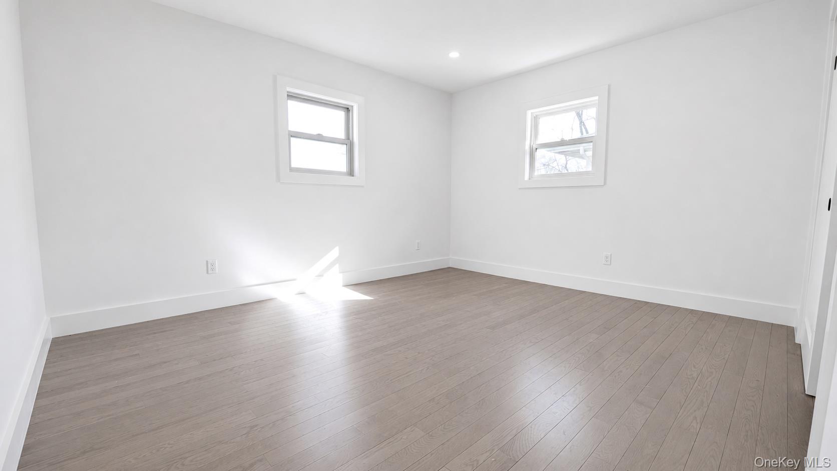 43 Yennicock Avenue 2 Property Photo 8