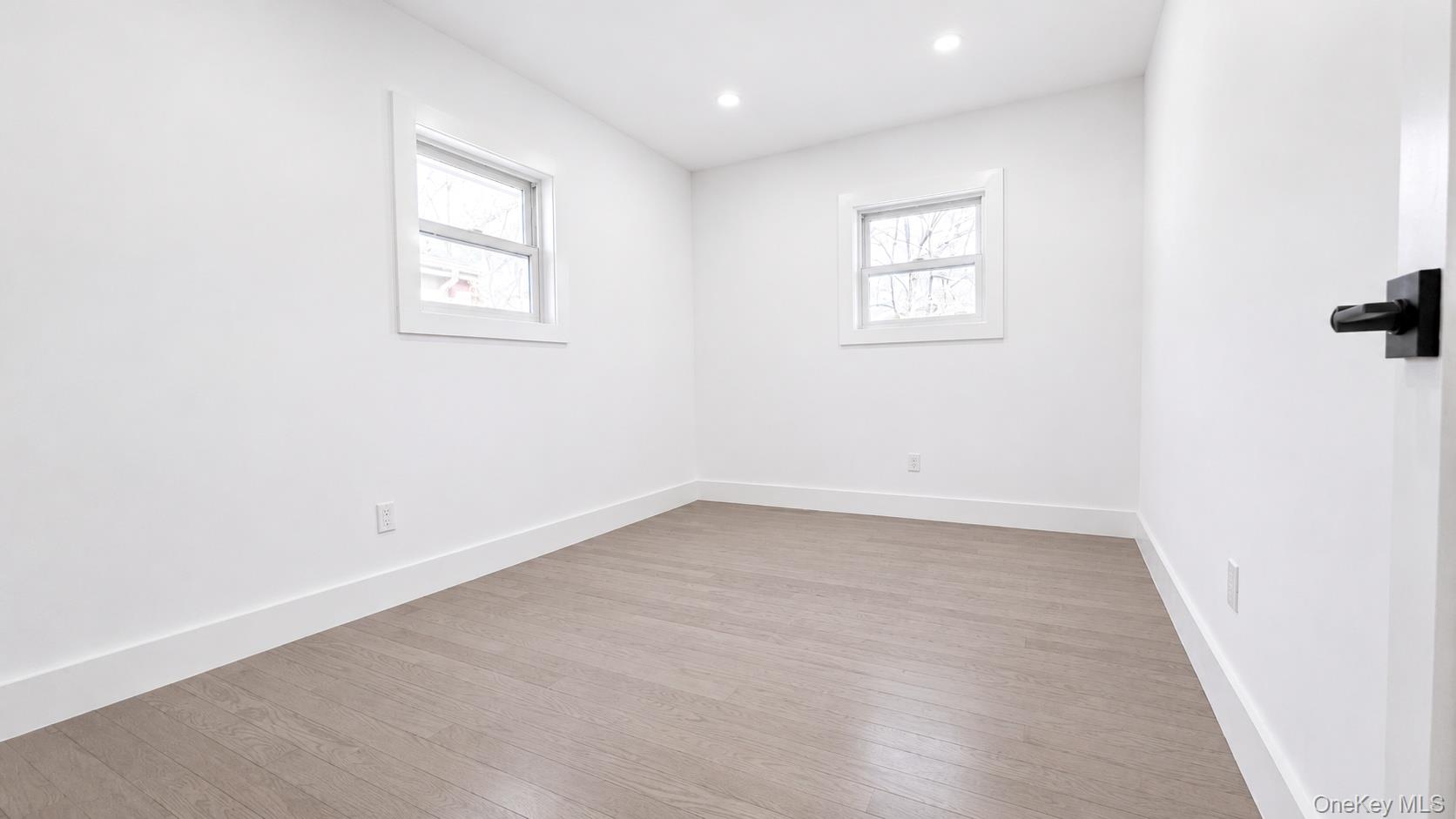 43 Yennicock Avenue 2 Property Photo 10