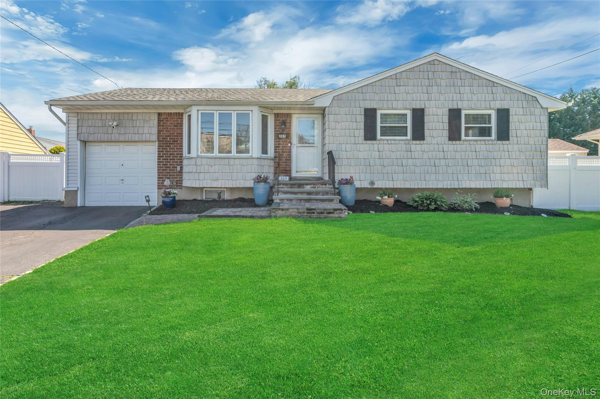 205 Villa Avenue Property Photo 1