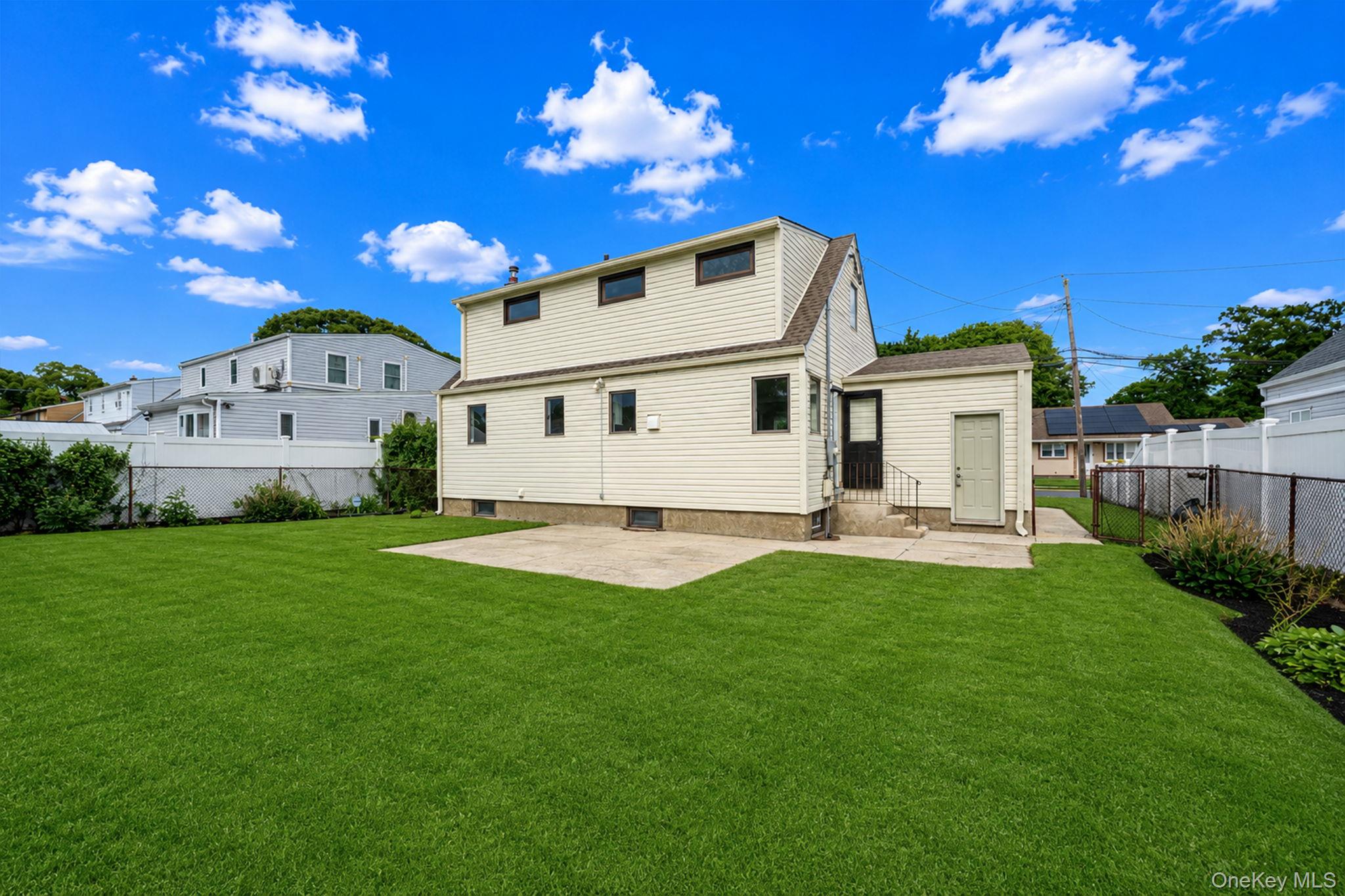 986 Cayuga Road Property Photo 4