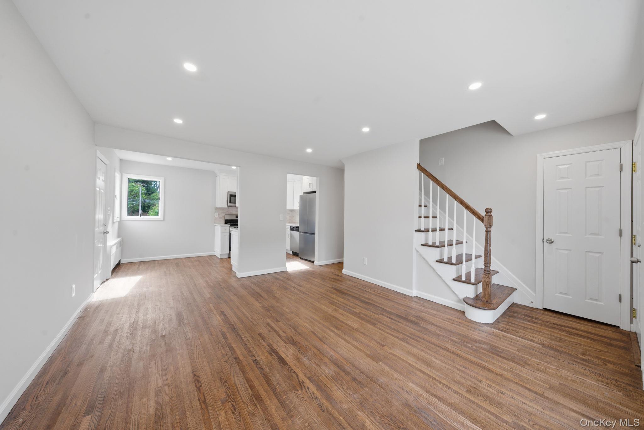 986 Cayuga Road Property Photo 8