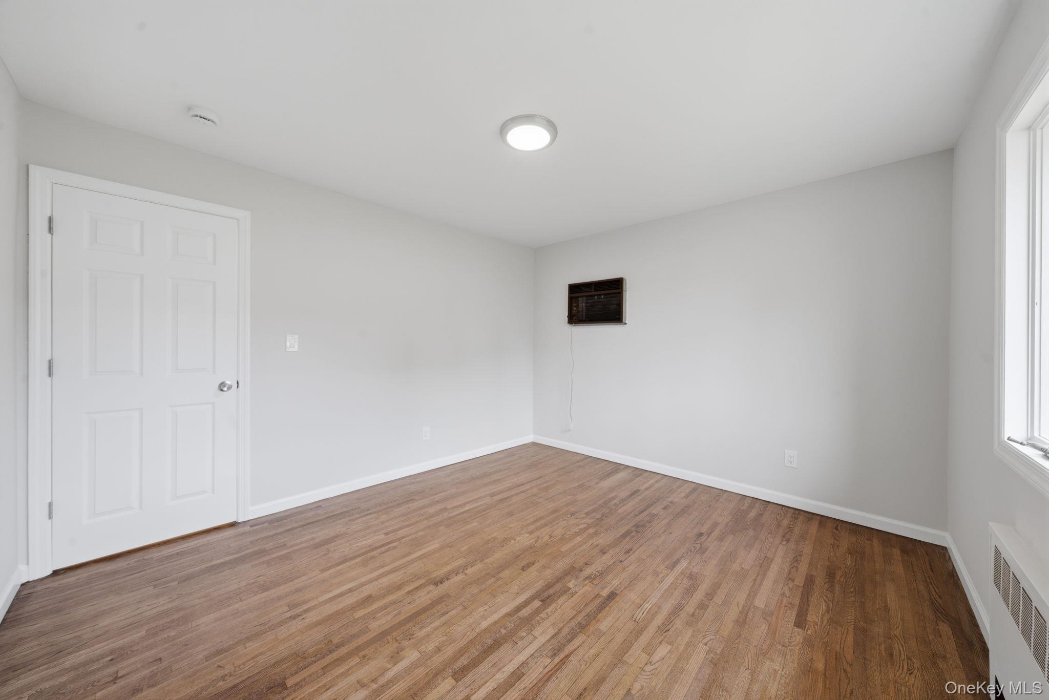 986 Cayuga Road Property Photo 15