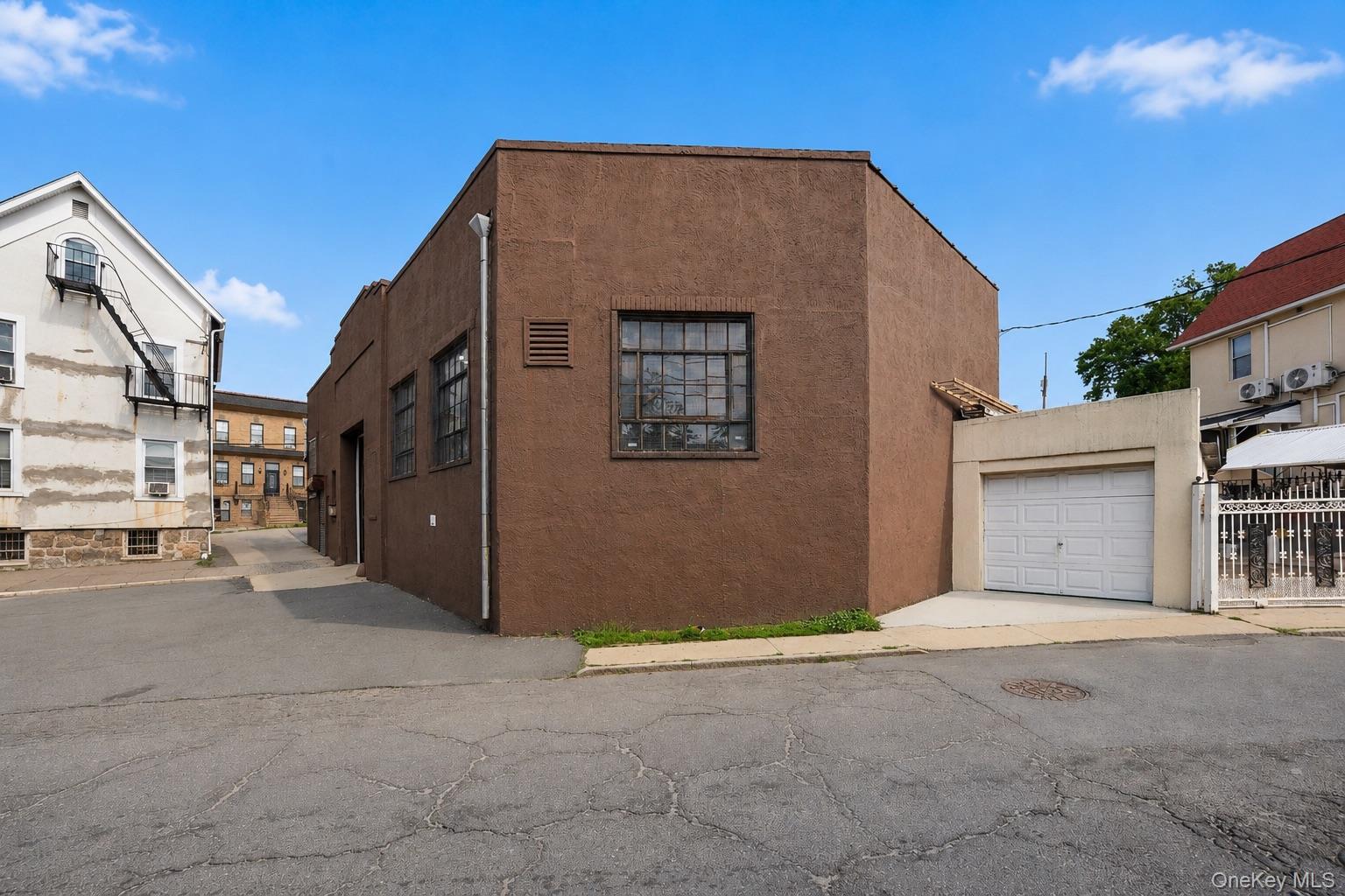 31 New Haven Railroad St Property Photo 2