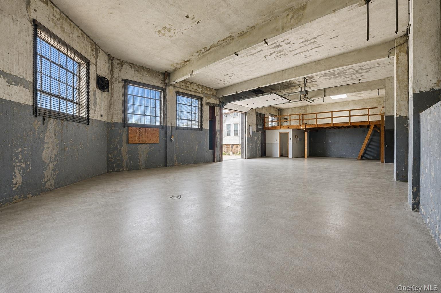 31 New Haven Railroad St Property Photo 7