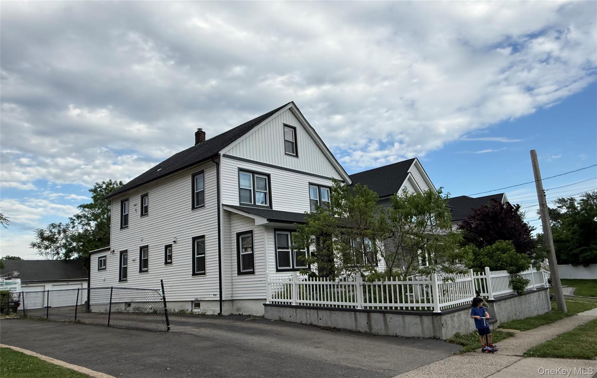168 Jefferson Avenue Property Photo 1