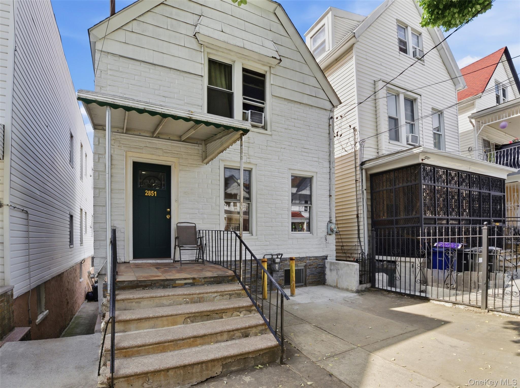 2851 Briggs Avenue Property Photo 4
