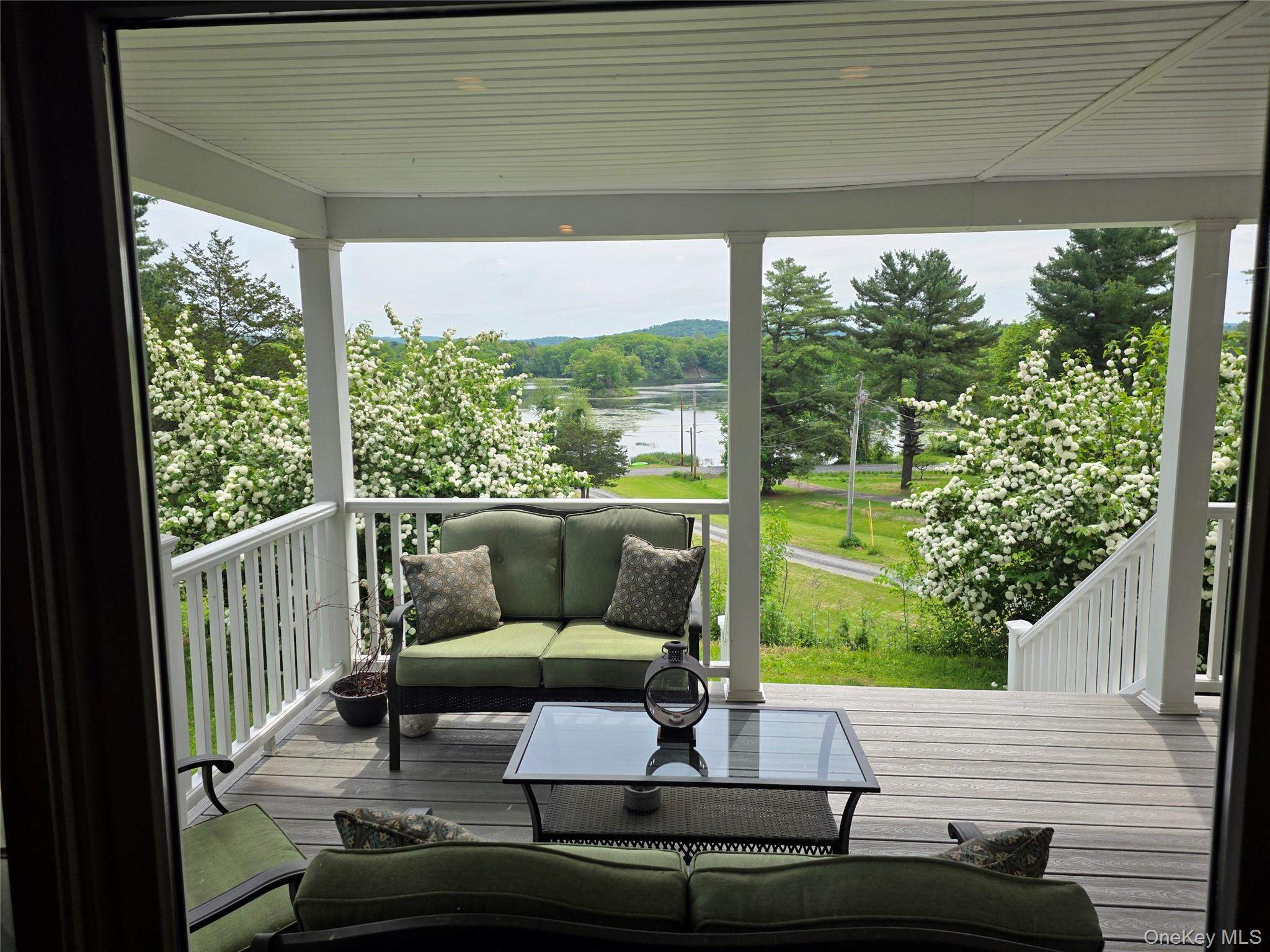 553 Lake Road Property Photo 3