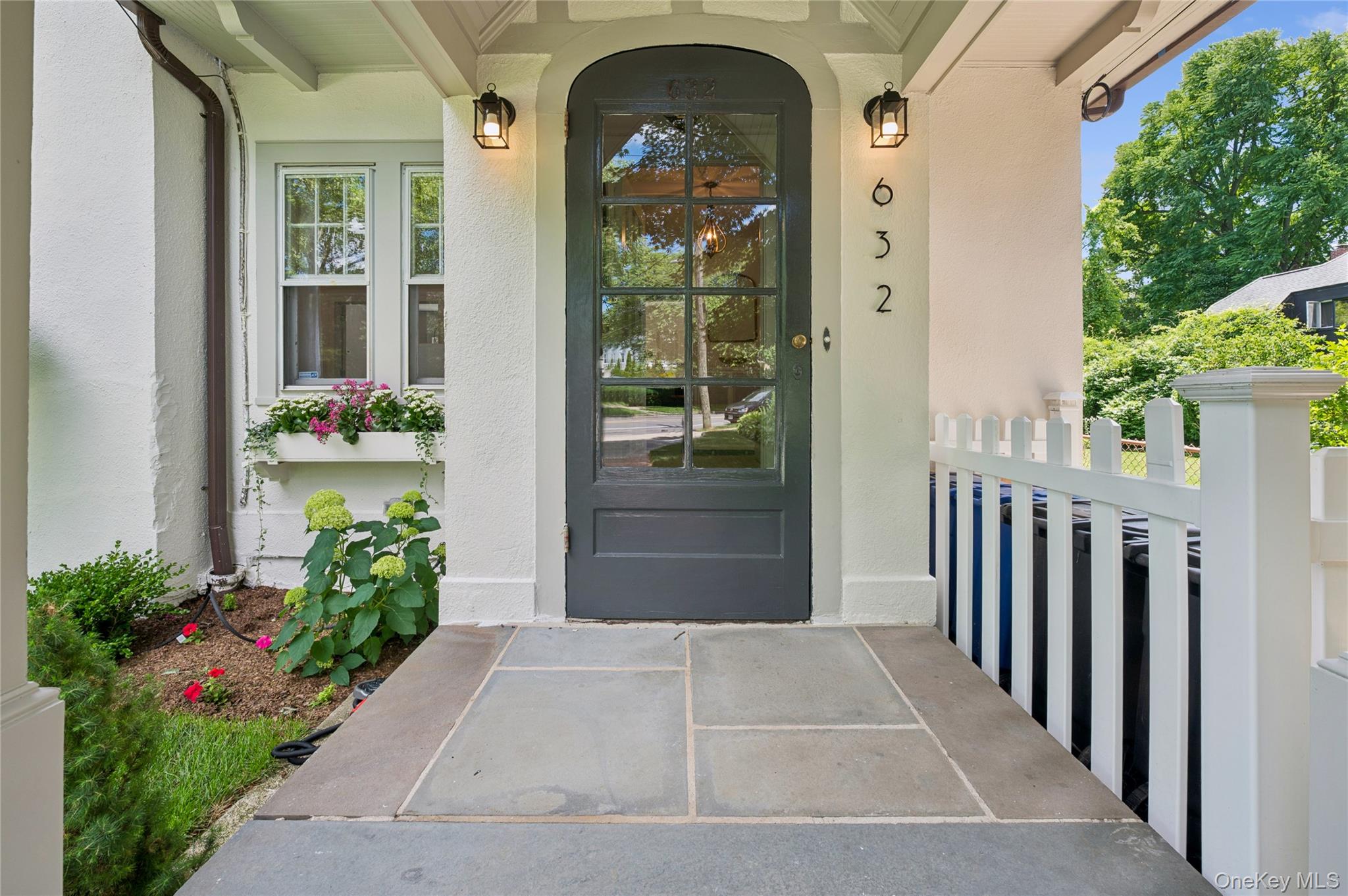 632 Colonial Avenue Property Photo 4