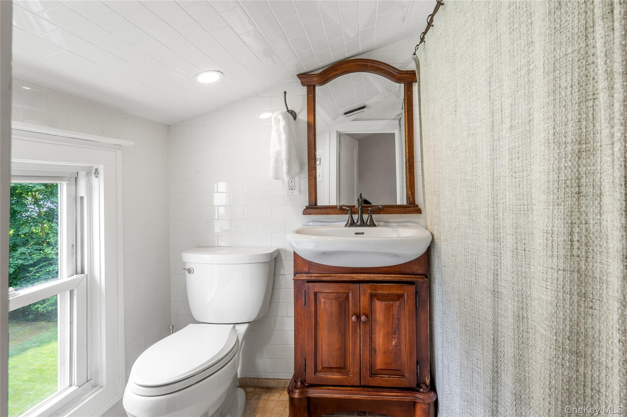 632 Colonial Avenue Property Photo 26
