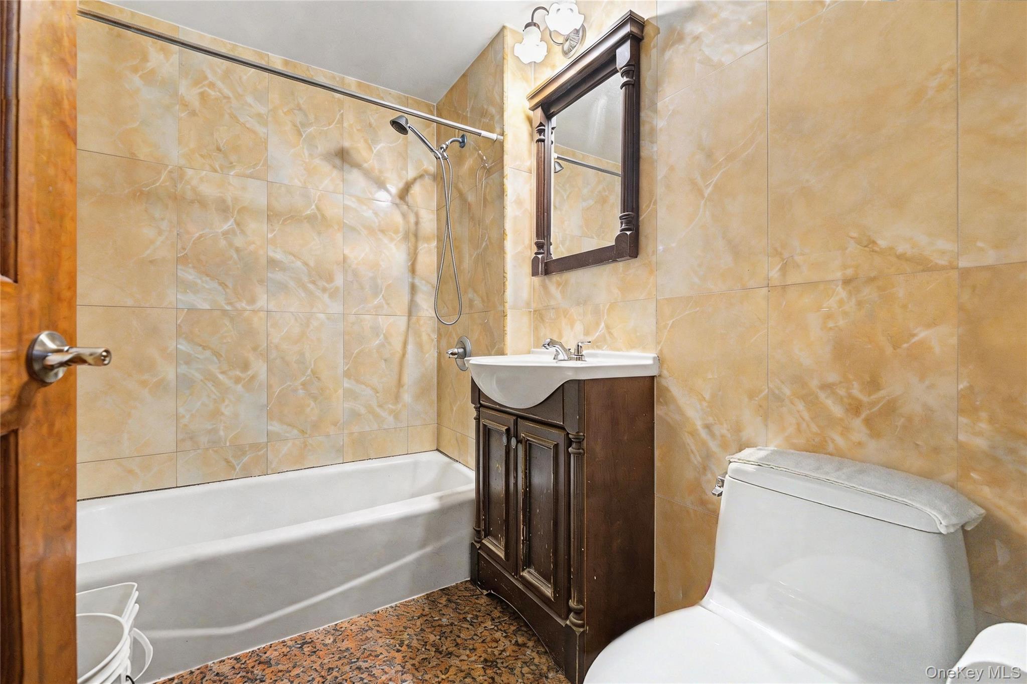 14118 Cherry Avenue 2c Property Photo 5