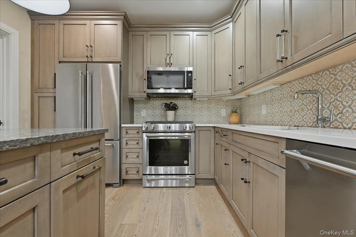 15103 Aspenwood Drive Property Photo 9